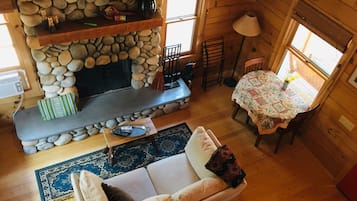 Smart TV, fireplace, stereo