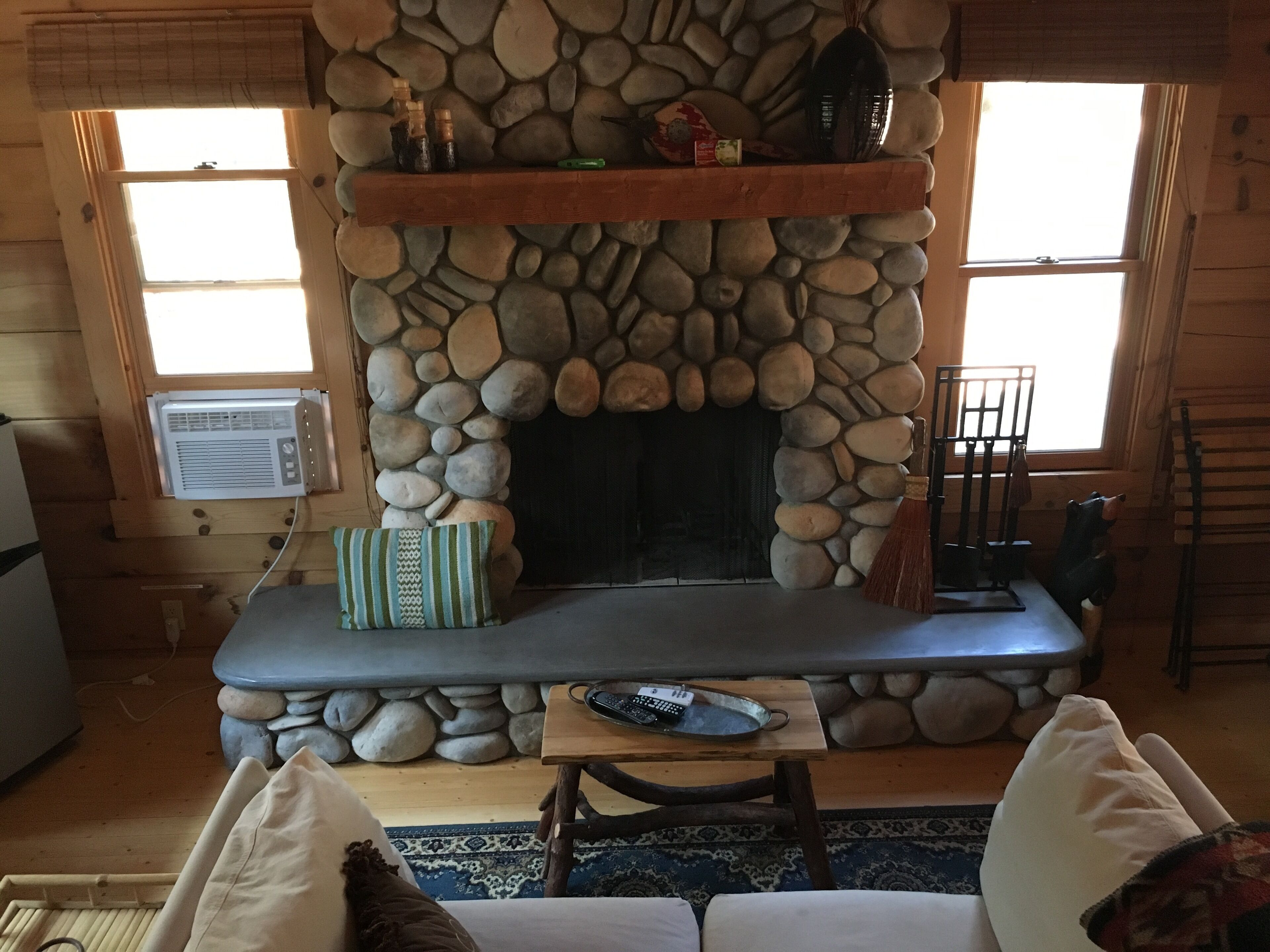 Smart TV, fireplace, stereo