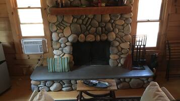 Smart TV, fireplace, stereo