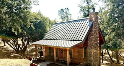 Beautiful Apple Valley Cabin in Sonora on 3.5 Acres walk to Indigeny Ciderworks