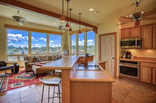 Borders National Forest for Great Hikes, Wonderful Views, Luxury