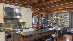 Townhome, 5 Bedrooms | Private kitchen