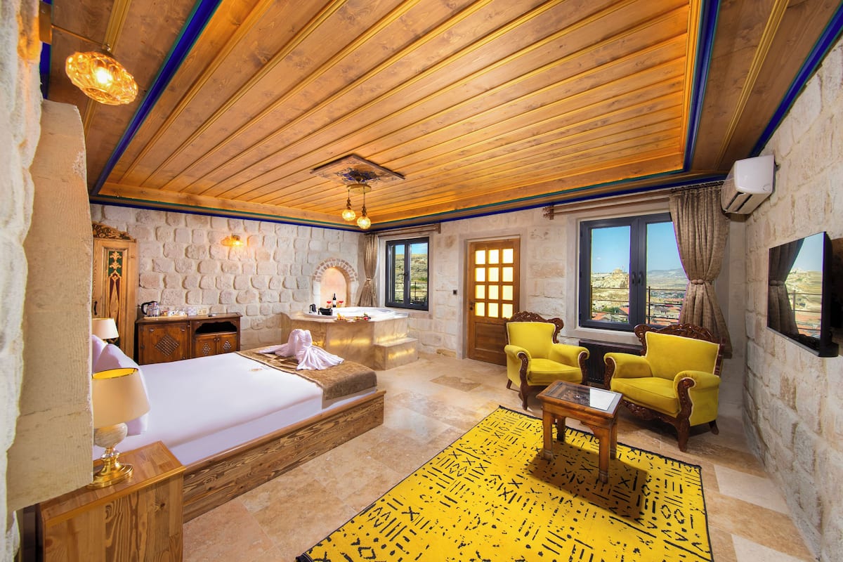 Signature Room, Terrace, City View | 1 bedroom, Egyptian cotton sheets, premium bedding, Select Comfort beds