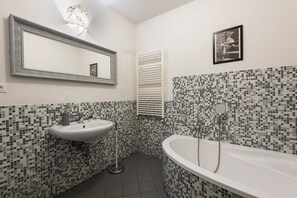Comfort Apartment | Bathroom