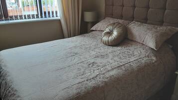 House | 3 bedrooms, iron/ironing board, free WiFi, bed sheets