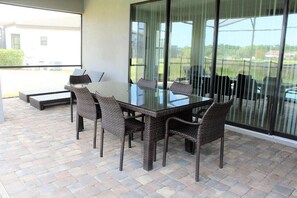 Outdoor dining - Stunning Lake View Balmoral Estate 4 Bedroom (Haines City)