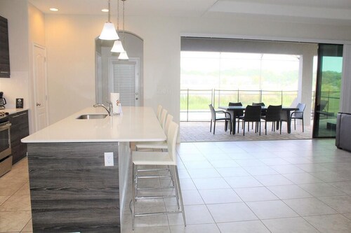 Stunning Lake View Balmoral Estate 4 Bedroom