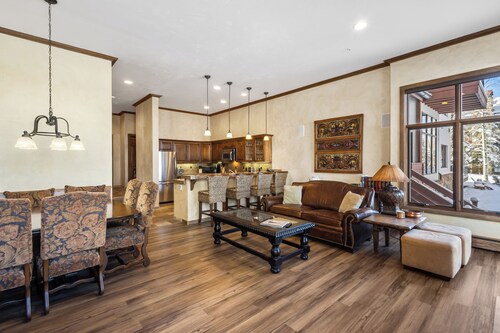 Beautiful condo in Mountain Village core, cosy and spacious