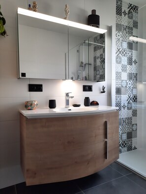 Shower, towels - Camaloutia (Royan)