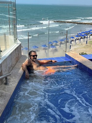 Outdoor pool, a heated pool - Beachfront Apt, 22nd floor, Wifi, 5 min Old city (Cartagena)