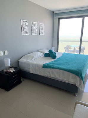 2 habitaciones, escritorio, tabla de planchar con plancha y wifi 