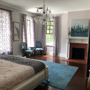 Egyptian cotton sheets, premium bedding, pillow-top beds - Huffman Manor Inn (Minden)