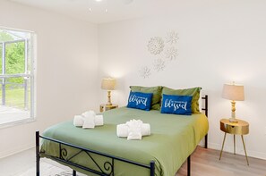 4 bedrooms, desk, iron/ironing board, travel crib