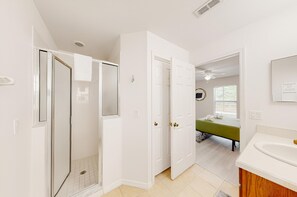 4 bedrooms, desk, iron/ironing board, travel cot - Lake Wilson Family Getaway Villa - Close to Disney! (Davenport)