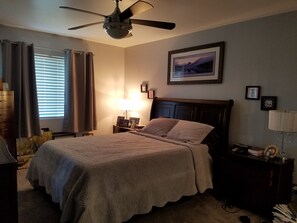 2 Schlafzimmer, Schreibtisch, Bügeleisen/Bügelbrett, kostenloses WLAN