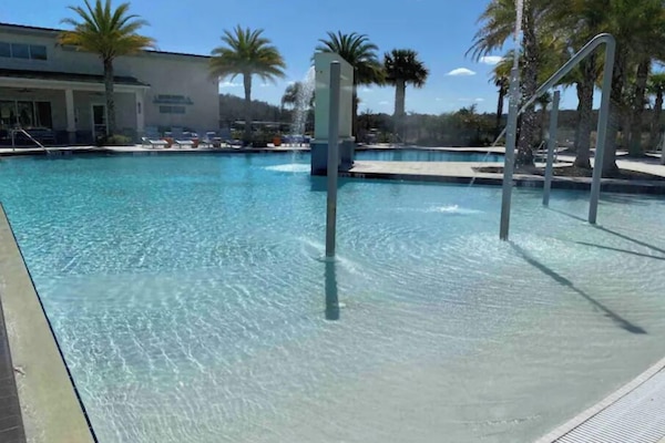 حمّام سباحة خارجي، حمّام سباحة مُدفَّأ