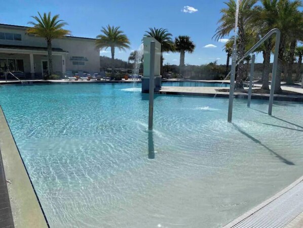 Outdoor pool, a heated pool - 14 Bedroom mansion that sleeps 40 people.  Host your wedding reception here  (Kissimmee)