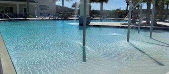 14 Bedroom mansion that sleeps 40 people.  Host your wedding reception here 