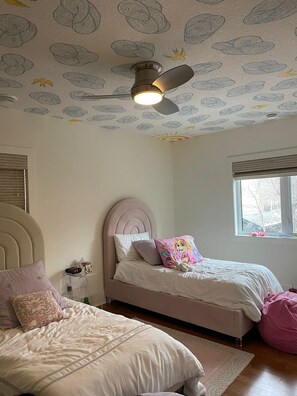 3 Schlafzimmer, Schreibtisch, Bügeleisen/Bügelbrett, kostenloses WLAN