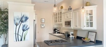 Historic Getaway w/Stunning River Views -3BR Suite