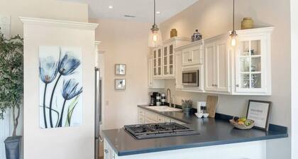 Historic Getaway w/Stunning River Views -3BR Suite