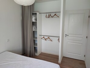 3 Schlafzimmer, Bügeleisen/Bügelbrett, Reisekinderbett, kostenloses WLAN