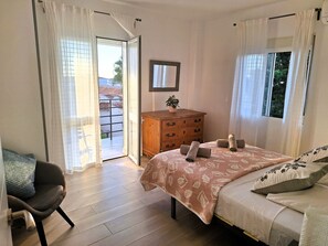 2 عدّة غرف نوم ومكواة/لوح كي وواي فاي مجانًا وملاءات أسرّة