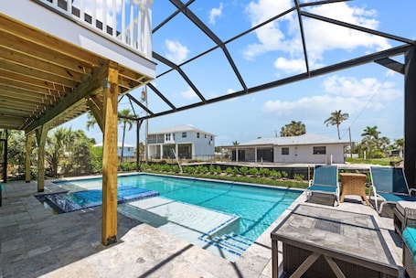 Pool. Studio apartment across from the beach