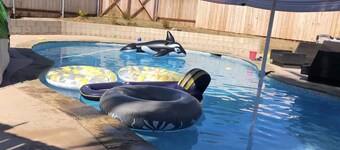 Private home!! Heated Pool Spa, Casita kitchenette. Central Oasis getaway!