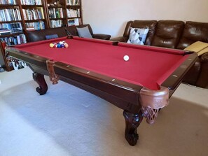 Game room - Private home!! Heated Pool Spa, Casita kitchenette. Central Oasis getaway! (Lemon Grove)