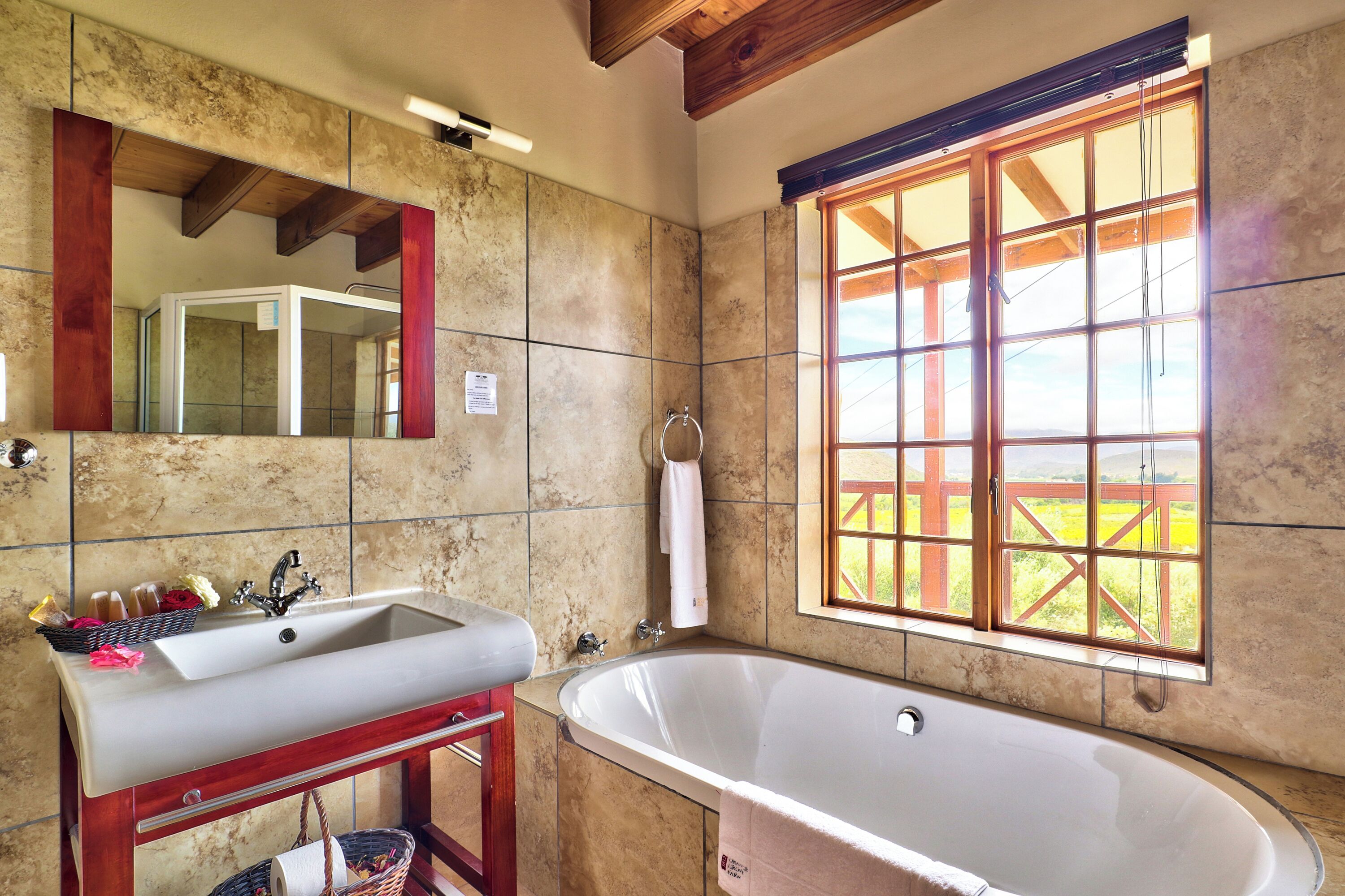 Luxury Cottage, 2 Bedrooms, Mountain View, Poolside | Bathroom | Free toiletries, hair dryer, bathrobes, towels