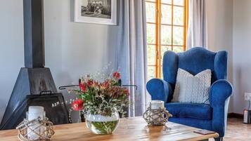 Romantic Cottage, 1 Bedroom, Private Pool, Mountain View | Living room | 40-inch LCD TV with satellite channels, TV