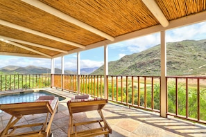 Deluxe Chalet, 2 Bedrooms, Fireplace, Mountain View | Private pool - Orange Grove (Robertson)