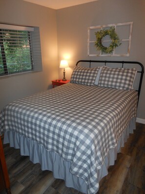2 bedrooms, iron/ironing board, WiFi, bed sheets - Beautiful cozy condo located just minutes from all the excitement. (Gatlinburg)