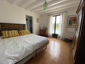 5 bedrooms, free WiFi, bed sheets