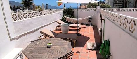 تناول الطعام بالخارج