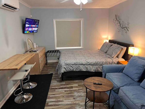 1 bedroom, desk, iron/ironing board, WiFi