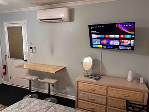 1 chambre, bureau, fer et planche à repasser, Wi-Fi