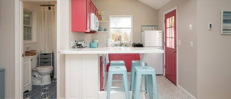 Refrigerador, microondas, horno, placa de cocina