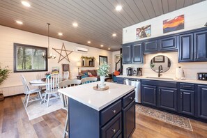 Interior - Romantic Mtn View Cabin w/Hot Tub-Fire Pit-Pets OK (Sevierville)