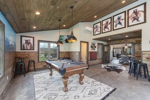 Games room - Family Retreat - Pool, Game Room, Theatre, Bowling (Sevierville)