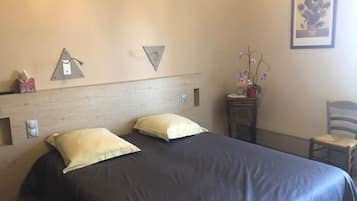 Insonorización y tabla de planchar con plancha