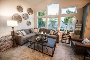 TV, caminetto, tavolo da ping pong