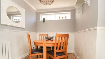 Cottage | Private kitchen | Fridge, microwave, electric kettle, toaster