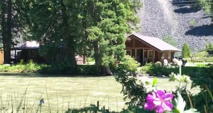 Waterfront Gallatin River access w/fire pit - Historic Fly Fishing Cabin