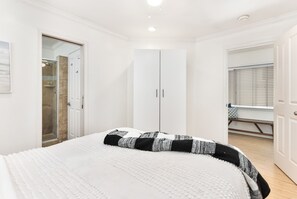 4 Schlafzimmer, Bügeleisen/Bügelbrett, Reisekinderbett, WLAN