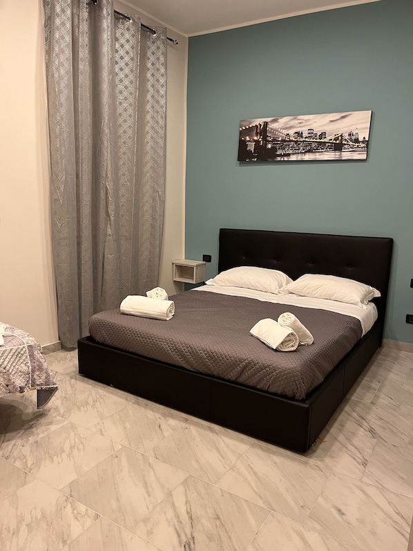 Basic Double or Twin Room | Free WiFi - Hotel Poerio (Naples)
