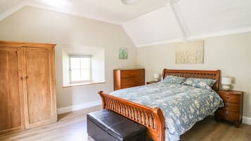 Cottage | 4 bedrooms, individually decorated, individually furnished, free WiFi