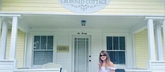 Quaint Bungalow walking distance to downtown DeLand, 2 weeks maximum Stay