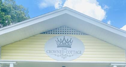 Quaint Bungalow walking distance to downtown DeLand, 2 weeks maximum Stay